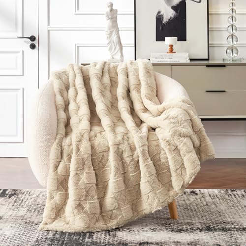 Cozy Bliss Faux Fur Throw Blanket - Soft Checkered 50x60 Inches 1