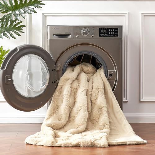 Cozy Bliss Faux Fur Throw Blanket - Soft Checkered 50x60 Inches 1